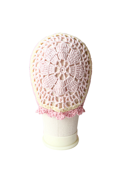 Bonnet rose en crochet, motif fleur